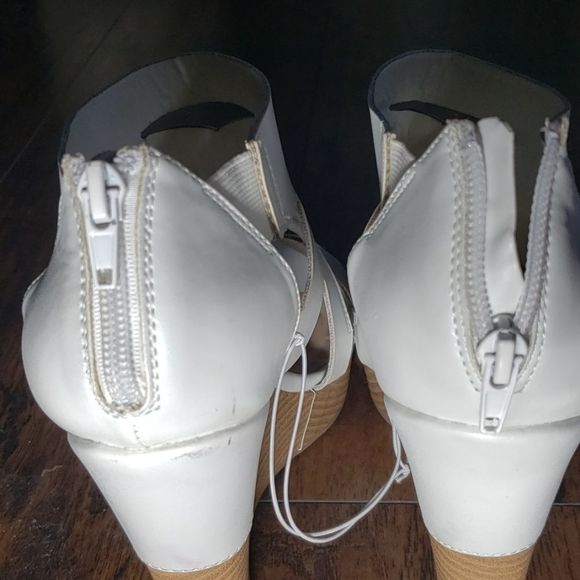 Shoes - Picture 4 of 8